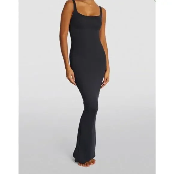 green emerald velvet dress LO+JAYNE Women's The Everything Slip Dress - Black main image 1